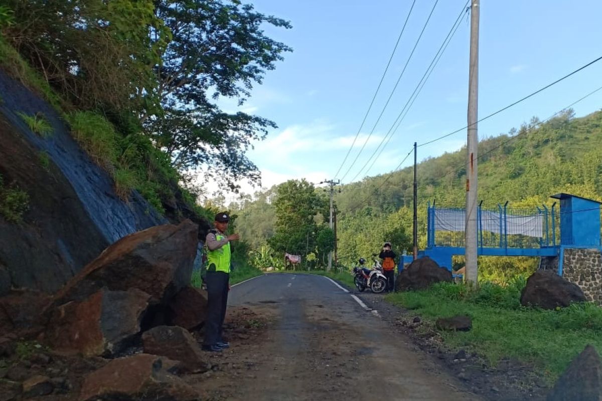 Pusmit Unsoed cek kondisi pascalongsor jalur Karangsambung