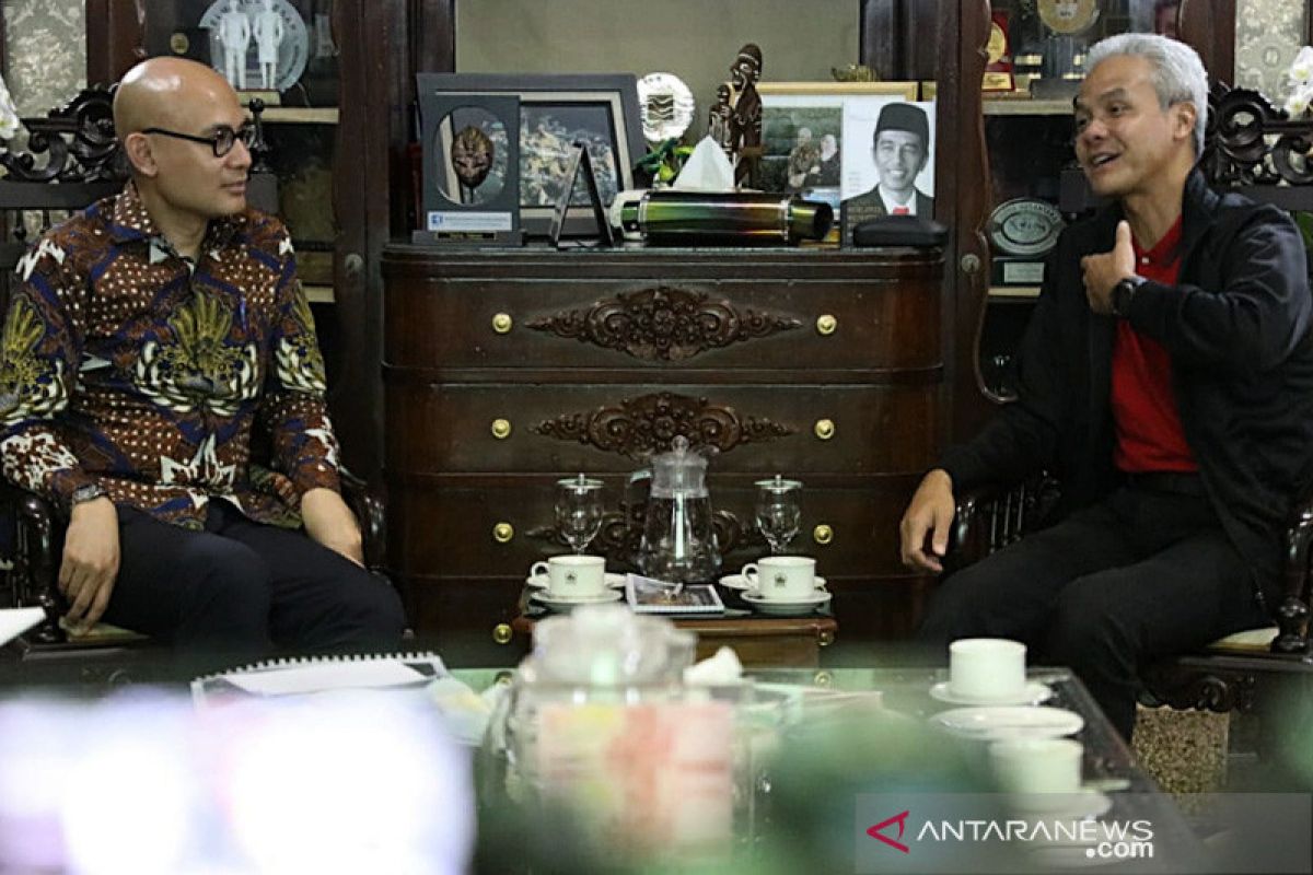 Ganjar Pranowo ditawari buka warung kopi di Paris