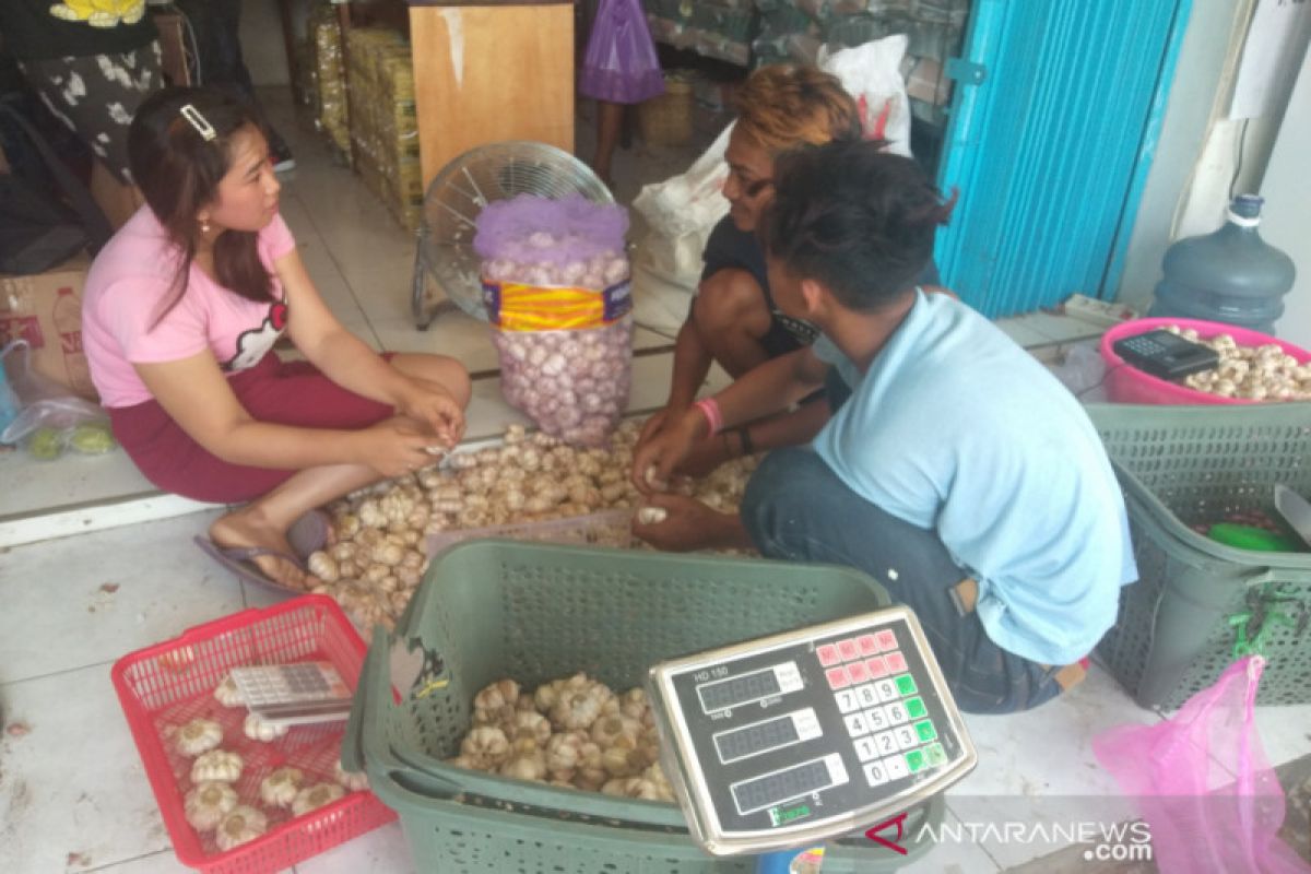 Harga bawang putih di Sleman mulai turun mendekati normal