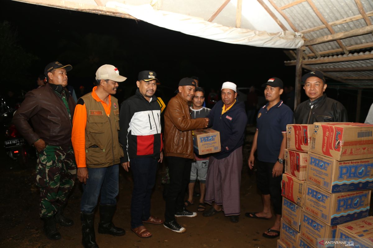Wabup-Sekda tinjau korban banjir Desa Batu Tungku