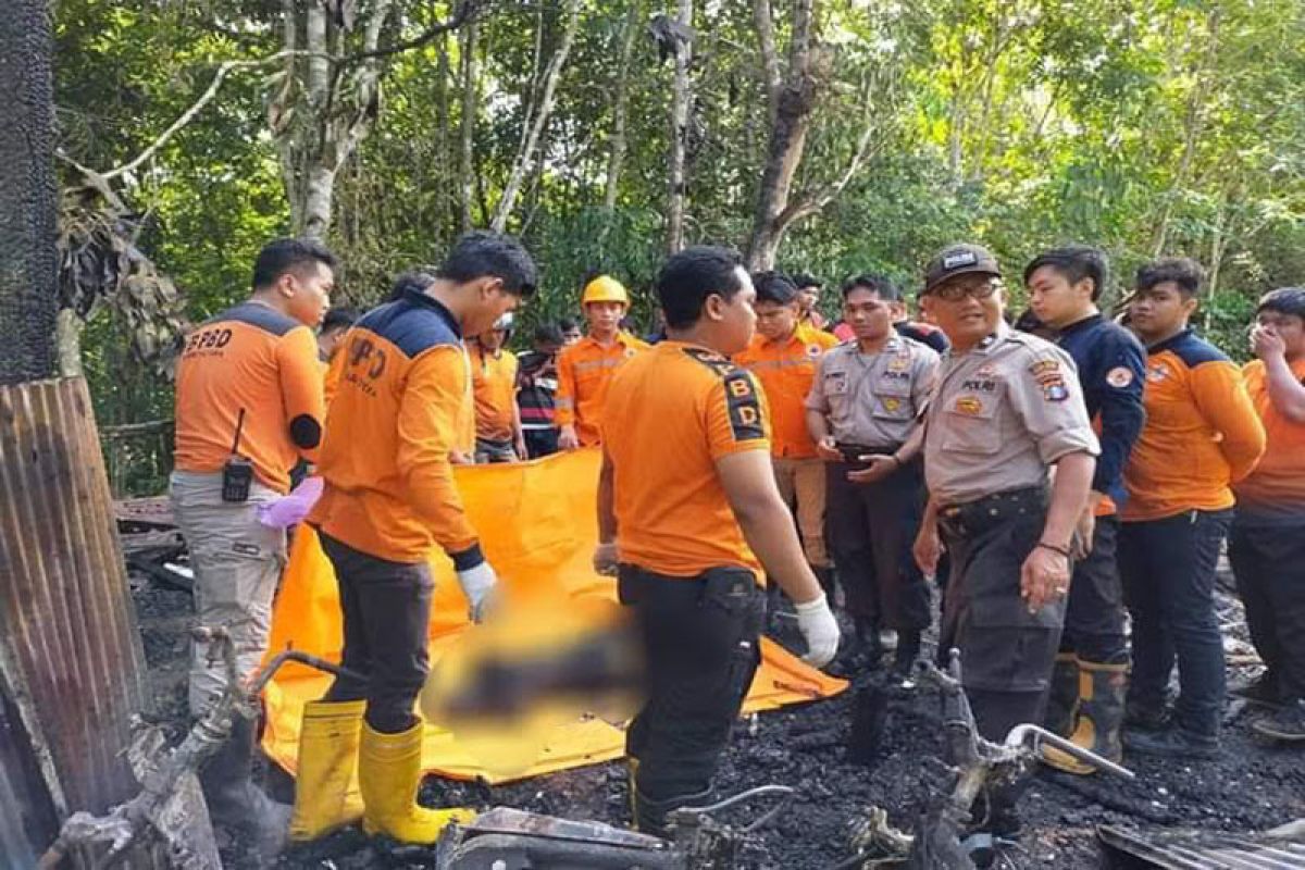 Wanita tua tewas terbakar bersama rumahnya