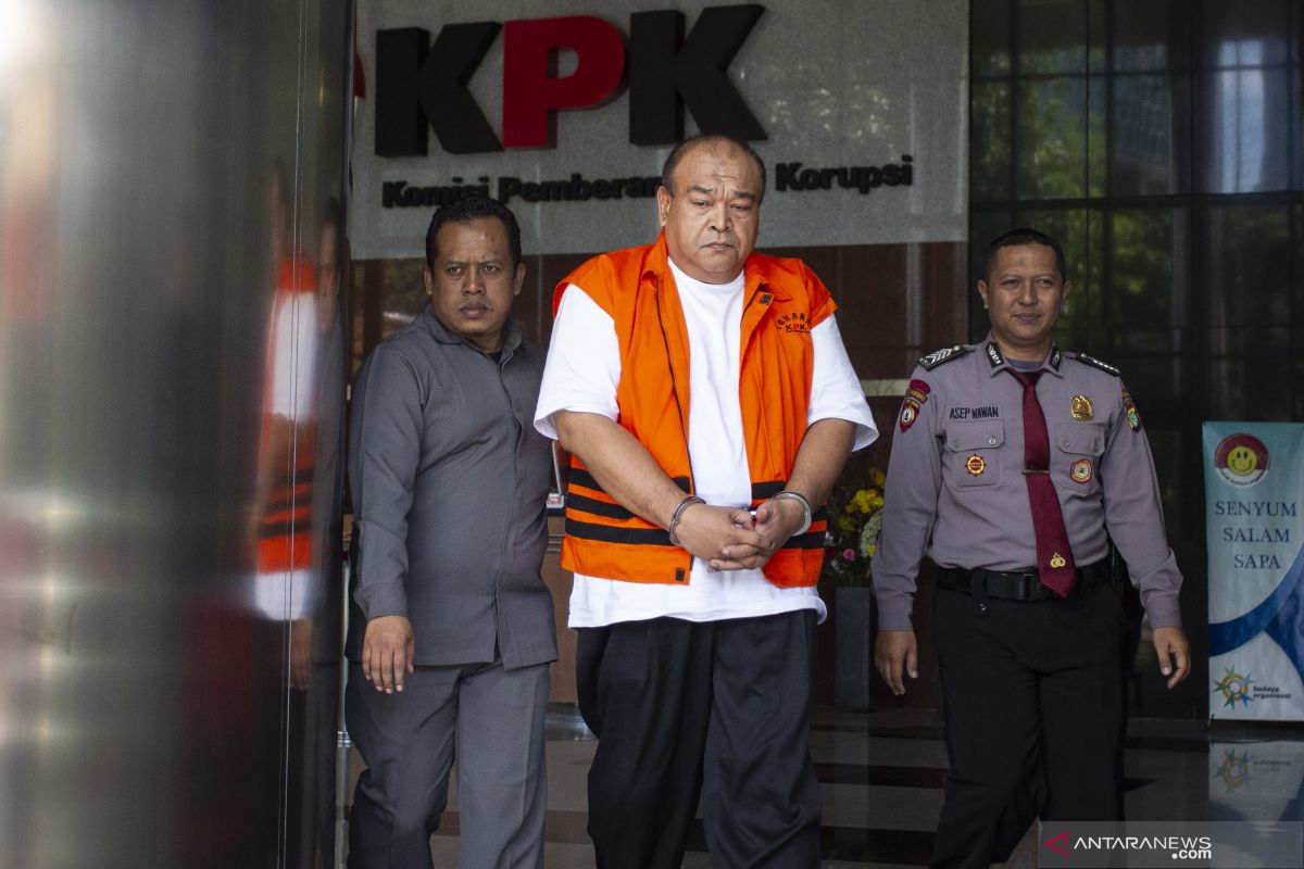 KPK perpanjang penahanan tersangka korupsi proyek Solok Selatan