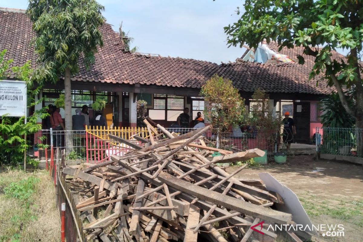 Memprihatinkan, puluhan bangunan SDN di Karawang terancam ambruk