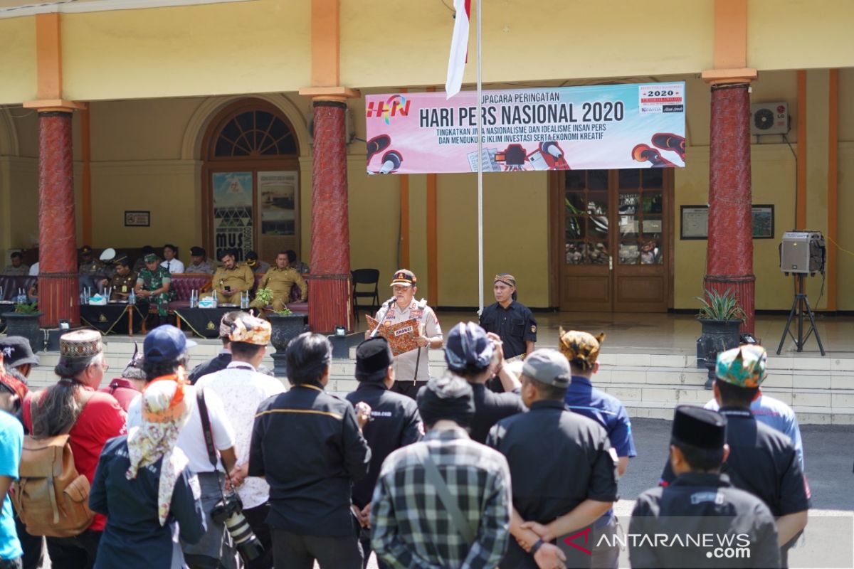 Wartawan Probolinggo gelar upacara bendera peringati HPN