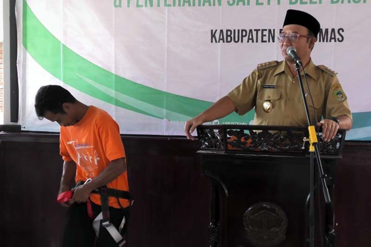 Penderes nira di Banyumas peroleh bantuan sabuk pengaman