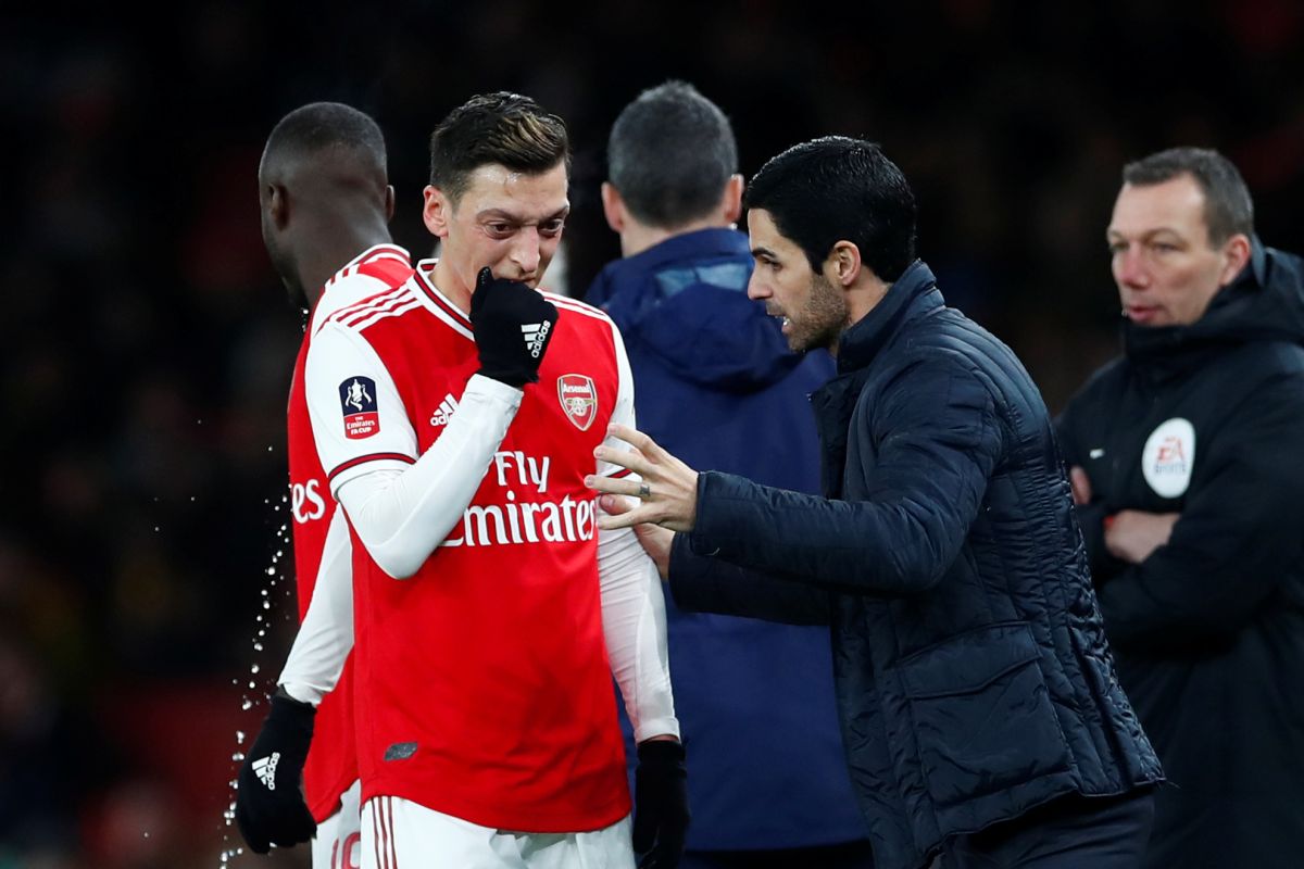 Ozil sanjung Arteta meski baru menang tiga kali