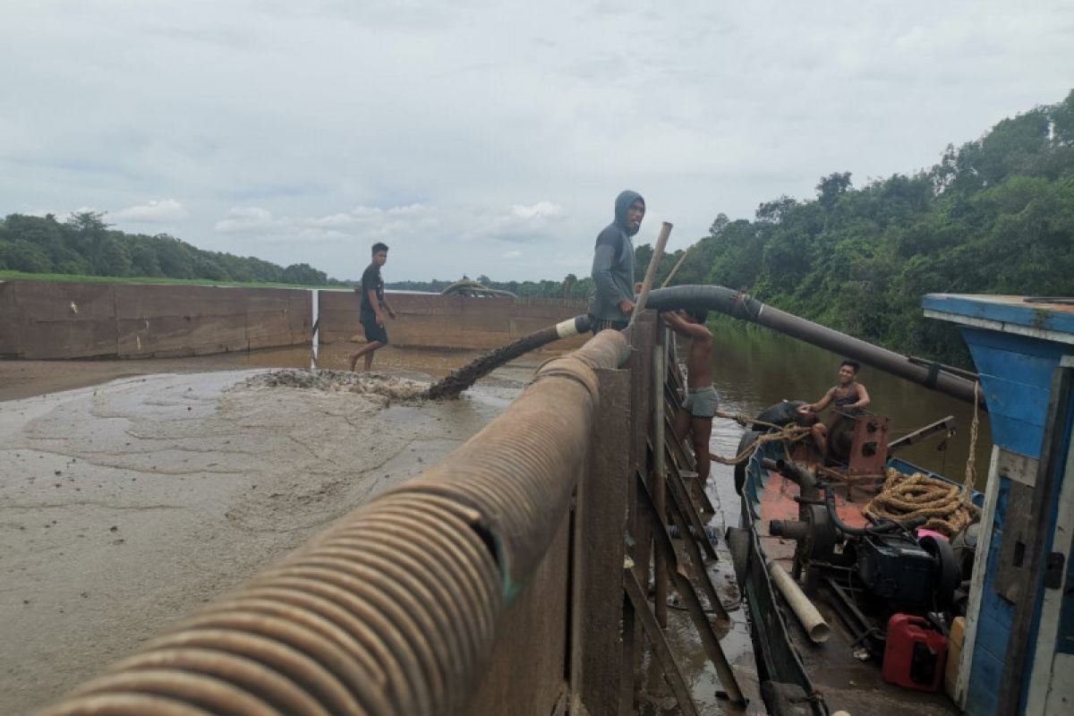 Polair Polda Kalbar amankan penambang pasir ilegal