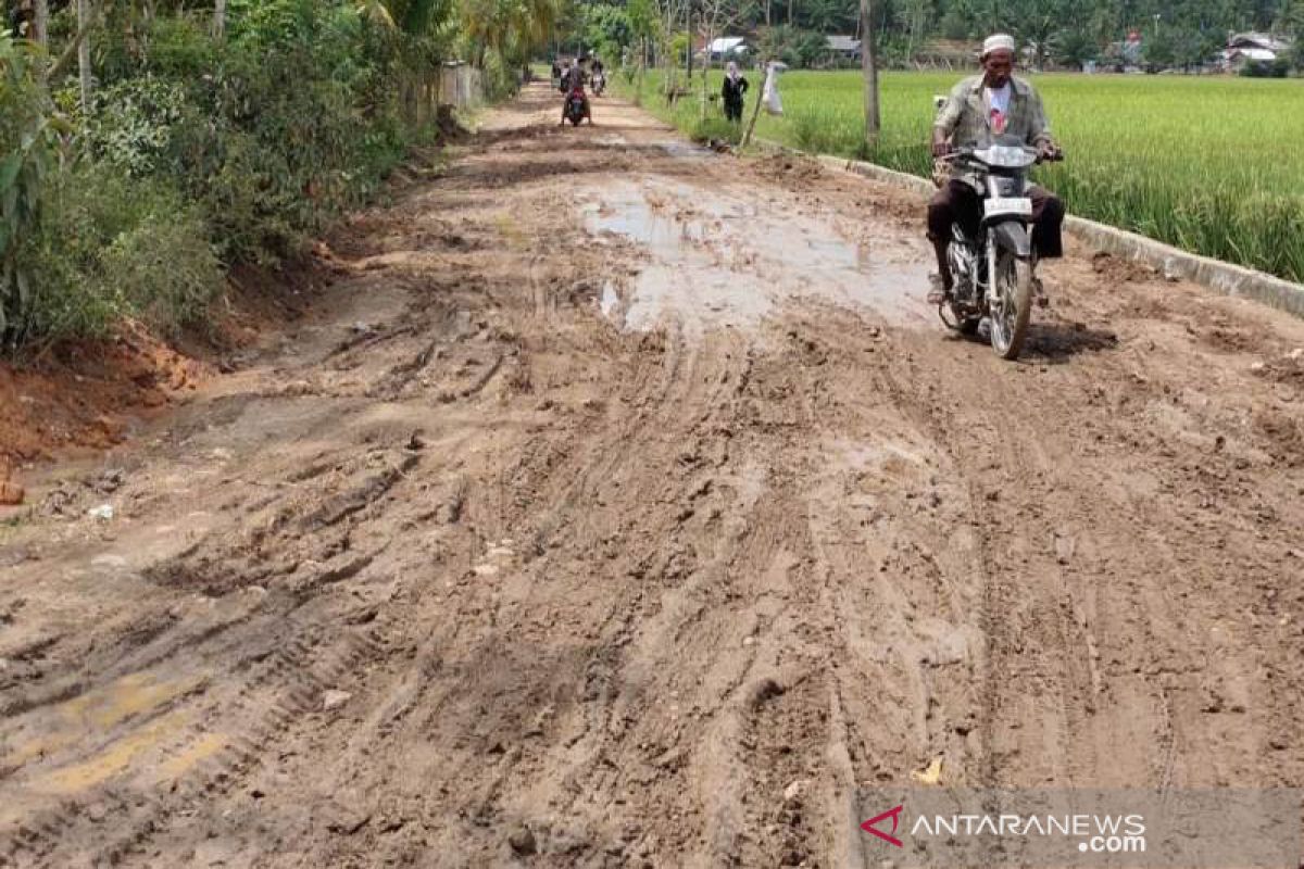 Jalan pedalaman di Aceh Timur rusak parah