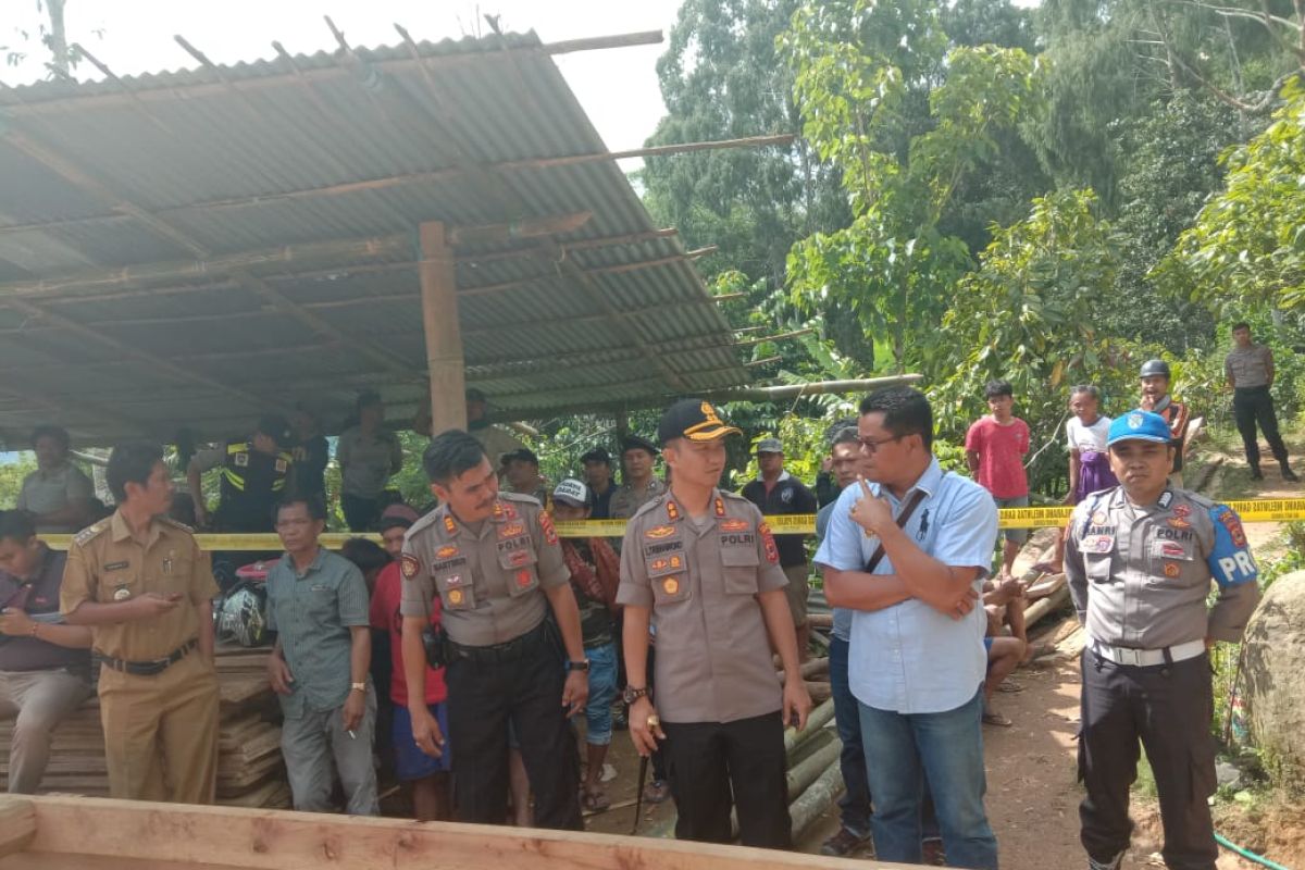 Warga Tanatoraja tewas tertimpa tiang saat gotong royong bangun rumah