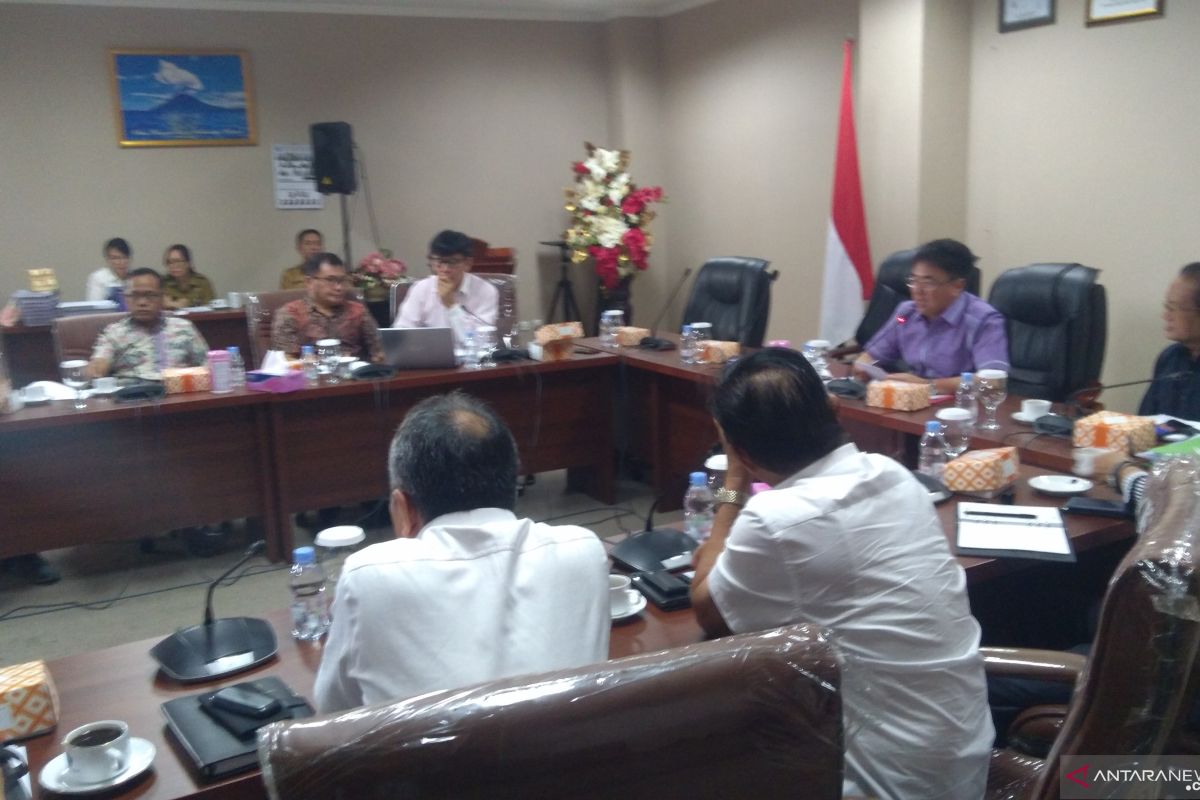 Bapemperda DPRD Sulut Rakor pembahasan dua Ranperda bersama tim ahli