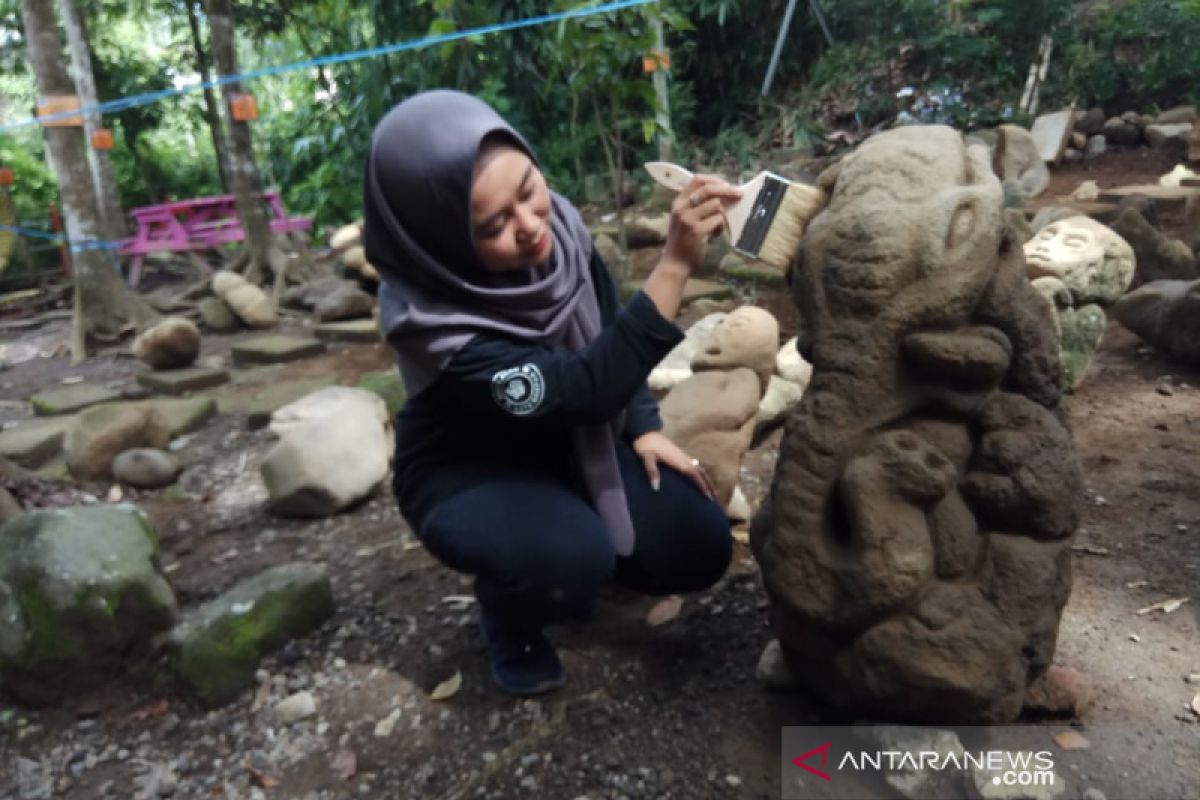 Puluhan batu berbentuk unik ditemukan di kawasan wisata Tasikmalaya