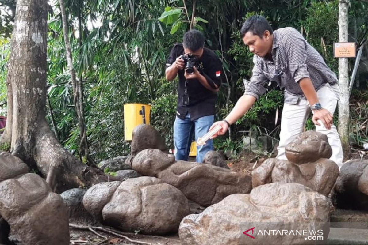 Polisi periksa temuan patung di Batu Mahpar Tasikmalaya