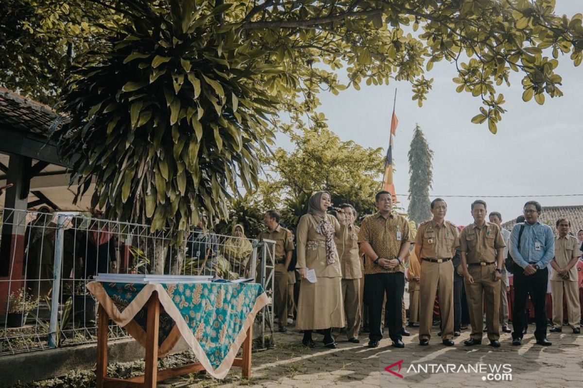 Pemkab Karawang minta dana CSR BJB untuk memperbaiki sekolah ambruk