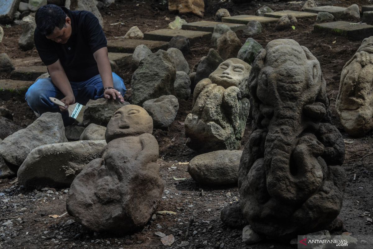 Batu-batuan berbentuk unik ditemukan terkubur di Tasikmalaya