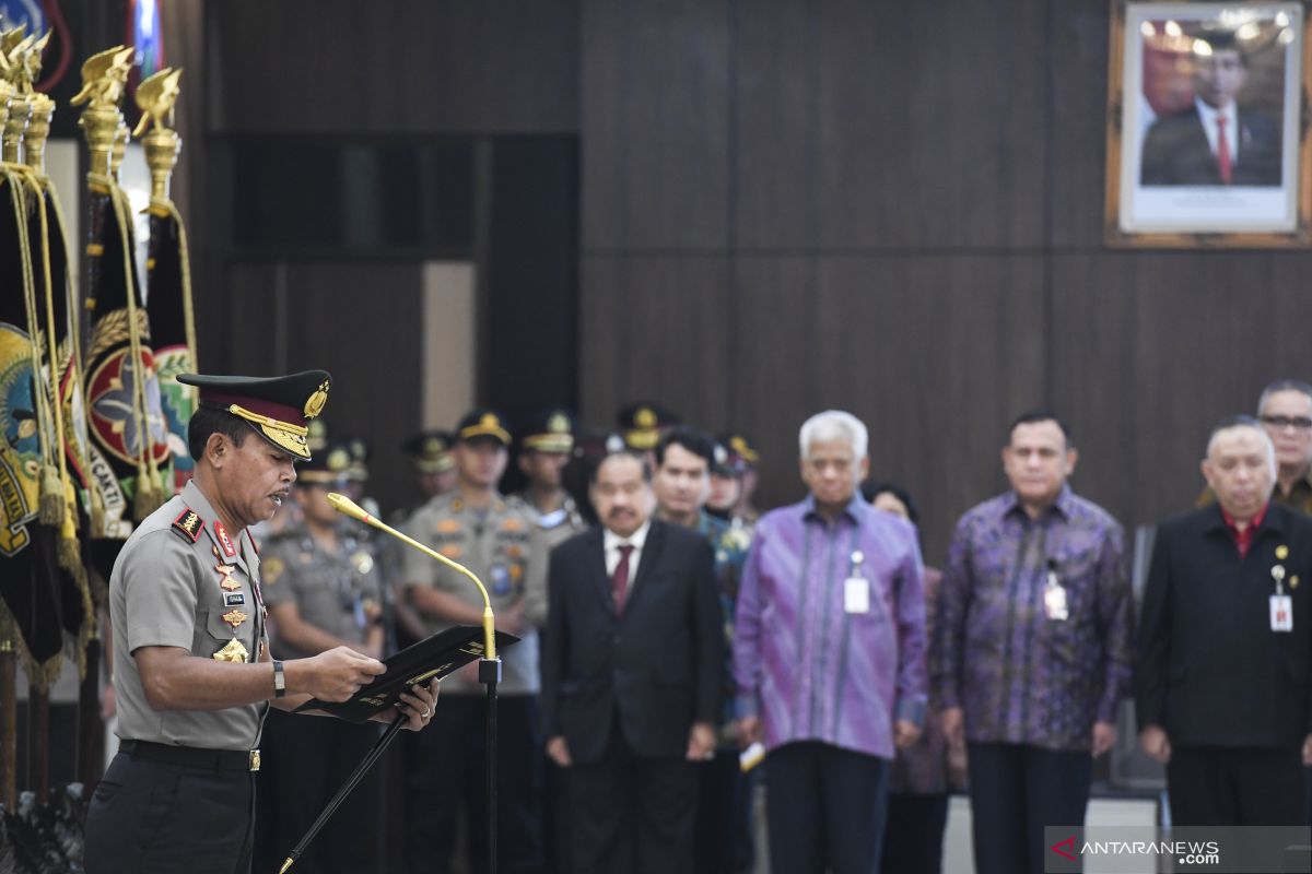 Hukum kemarin, delapan kapolda sertijab hingga kapal karam di Kapuas