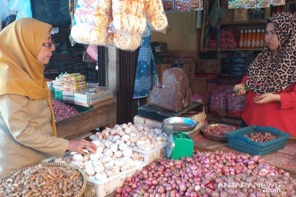 Harga bawang putih di pasar tradisional Tanjung Pandan naik jadi Rp55.000/kilogram