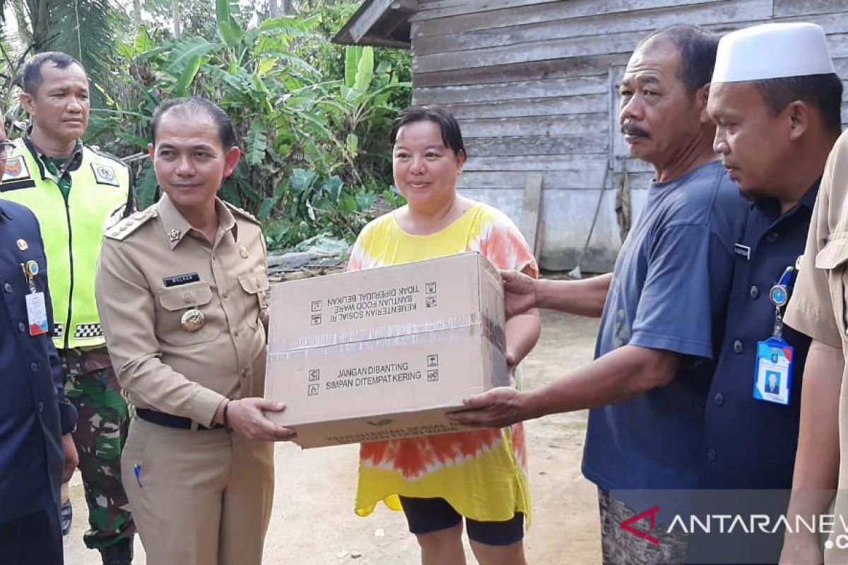 Bupati Bangka salurkan bantuan kepada korban puting beliung