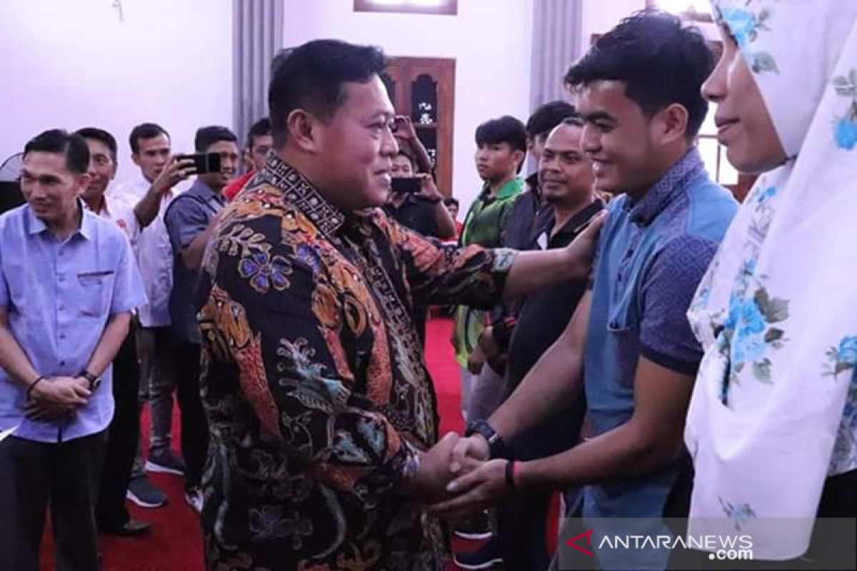 Bupati Mukomuko berikan penghargaan atlet berprestasi