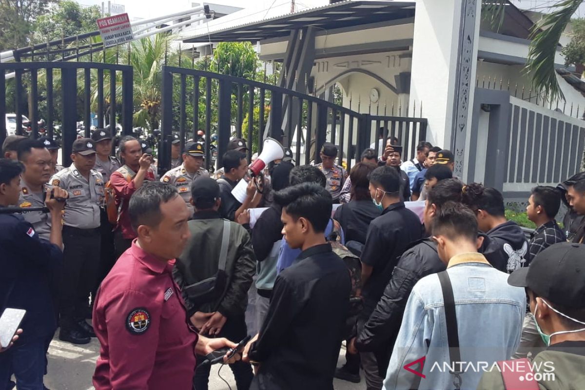 Mahasiswa Kaltim demo dugaan korupsi  RS Taman Husada Bontang