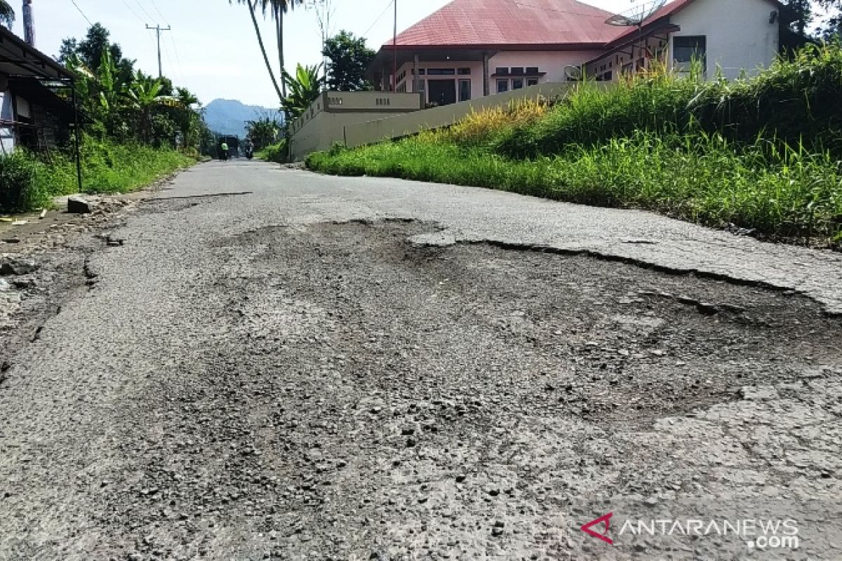 Jalan Bombana-Konawe Selatan  rusak