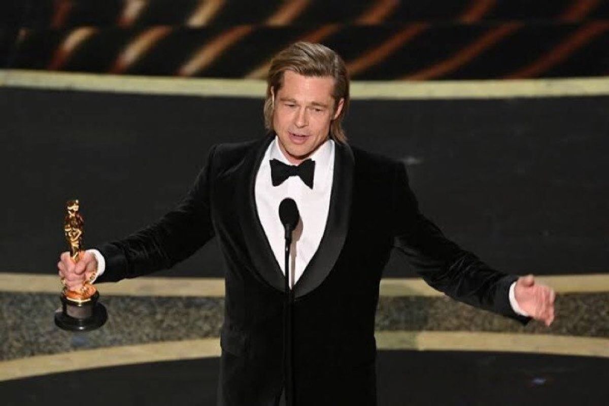Brad Pitt bantah bayar orang untuk tulis pidato kemenangan