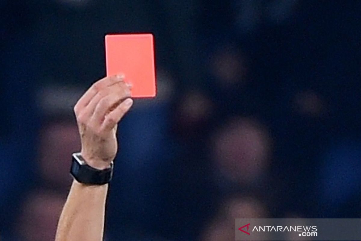 Adu fisik dengan kiper di ruang ganti, wasit di Italia  dihukum setahun