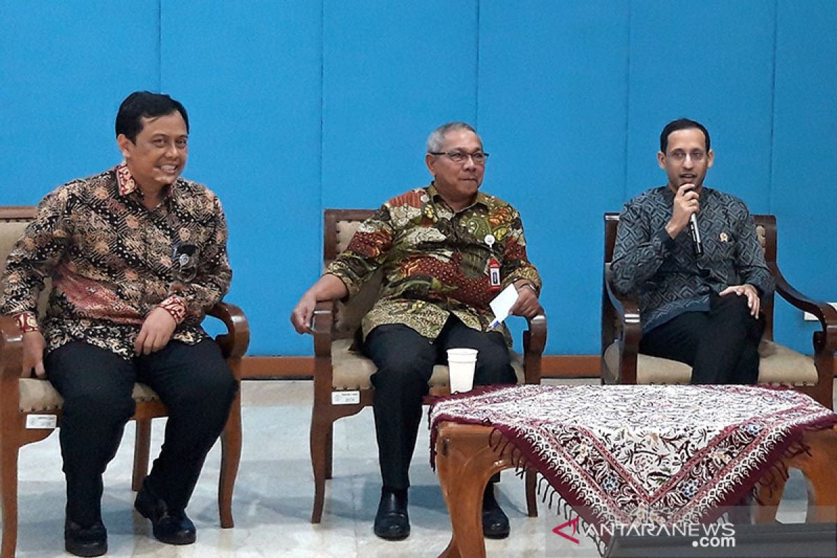 Mendikbud tegaskan tidak ada penghapusan guru honorer