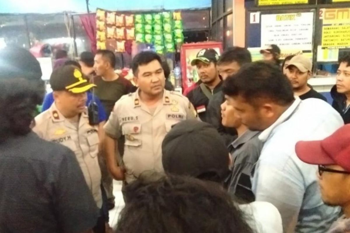 Rebutan penumpang di terminal, Pegawai PO berkelahi