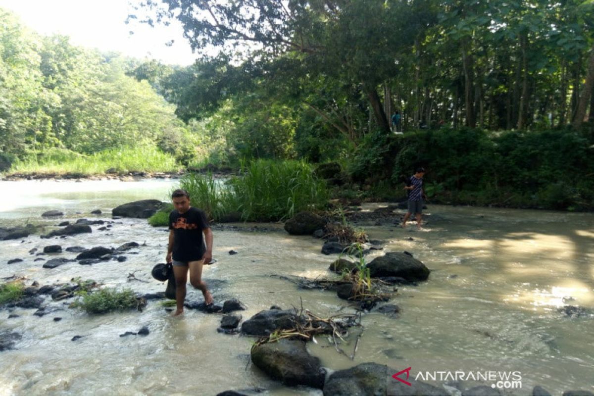 Sungai Ngrancah Kulon Progo diduga tercemar limbah PDAM