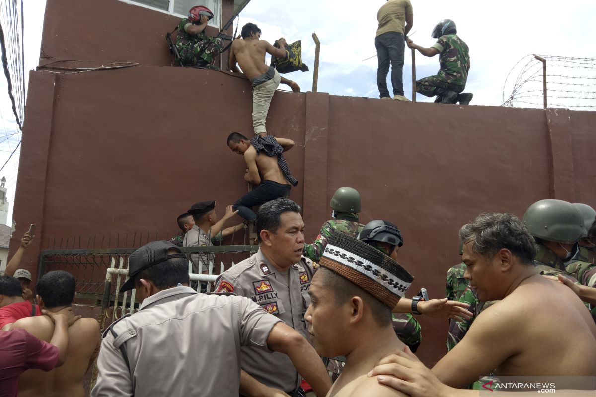 Seluruh napi Rutan Kabanjahe akan di pindahkan akibat terjadinya kericuhan