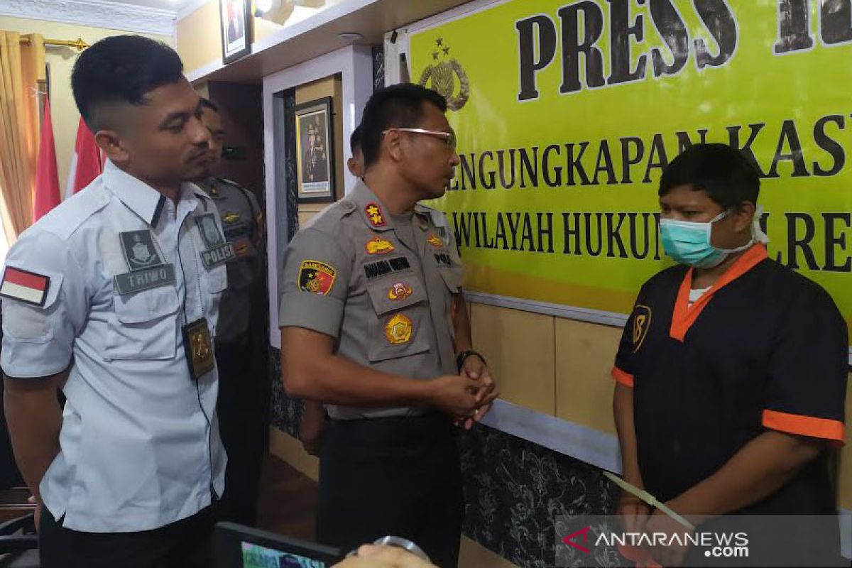 Jadi mucikari melalui WA, FA ditangkap polisi di Kobar