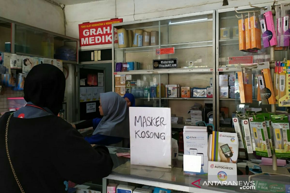 Apotek di Palembang batasi  penjualan masker
