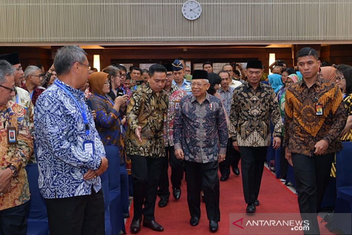 Wapres Ma'ruf akui vaksinasi masih terkendala kehalalan