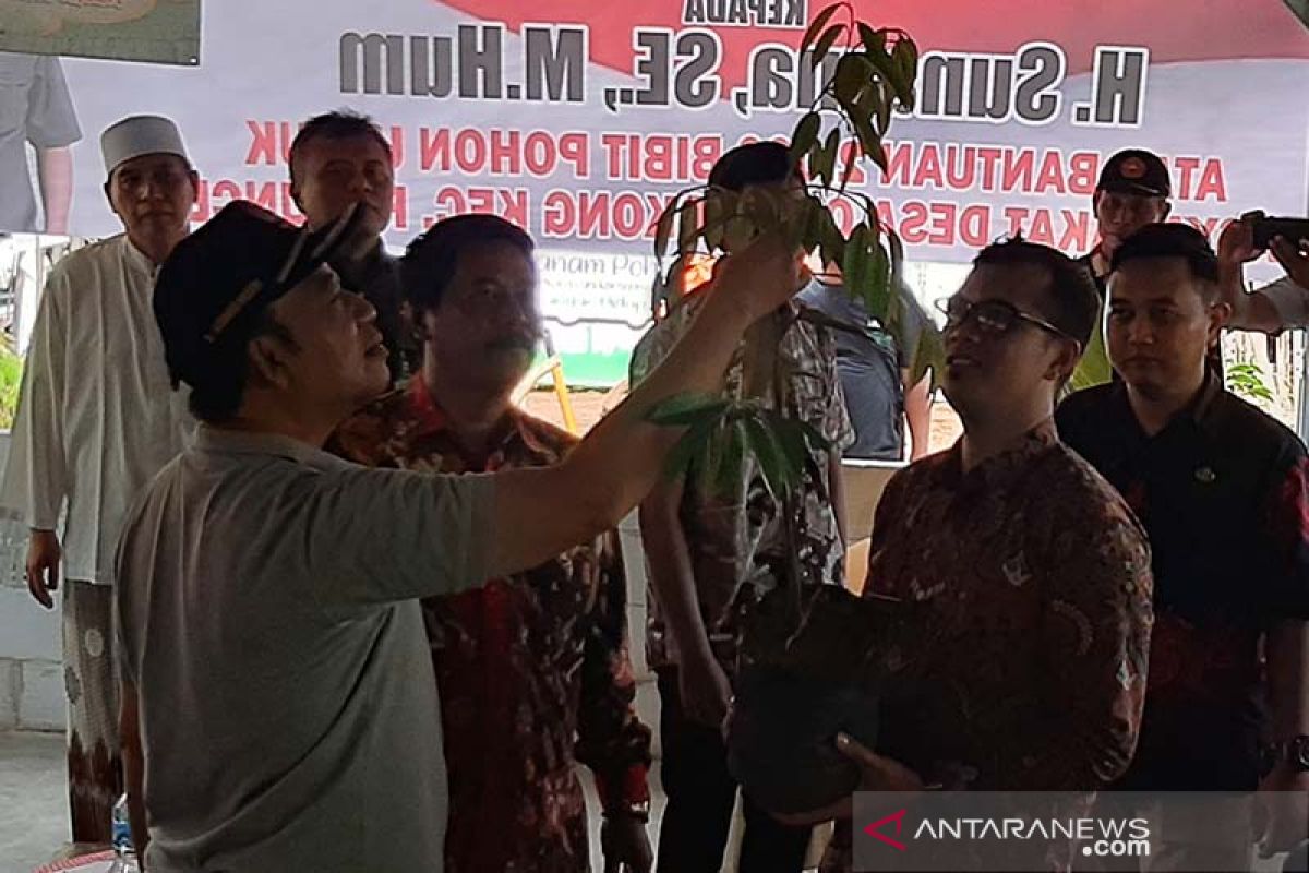 Legislator ajak warga Cibangkong Banyumas gemar menanam
