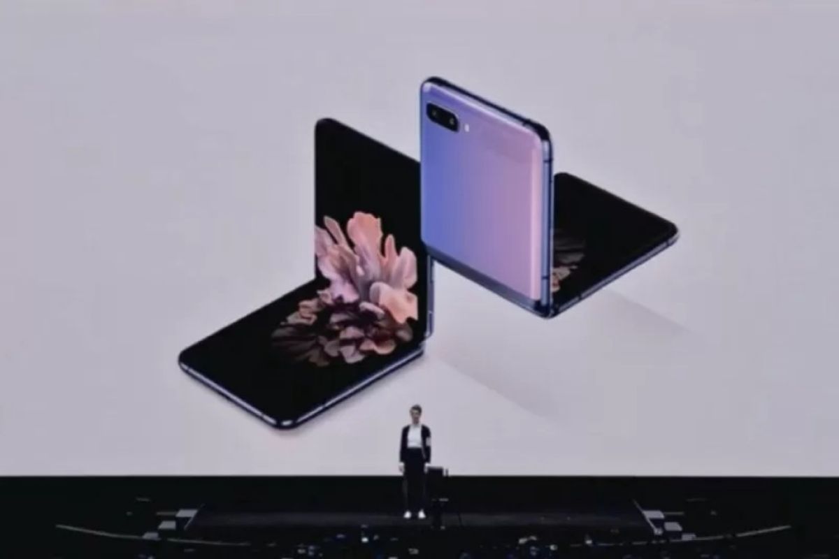 Resmi dirilis, ini penampakan ponsel lipat 'clamshell' Galaxy Z Flip