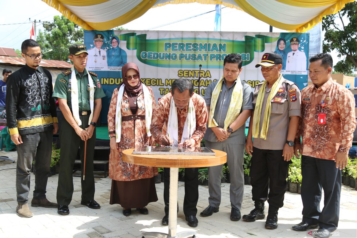 Bupati luncurkan sasirangan saringkel pandan dan b@ taringan