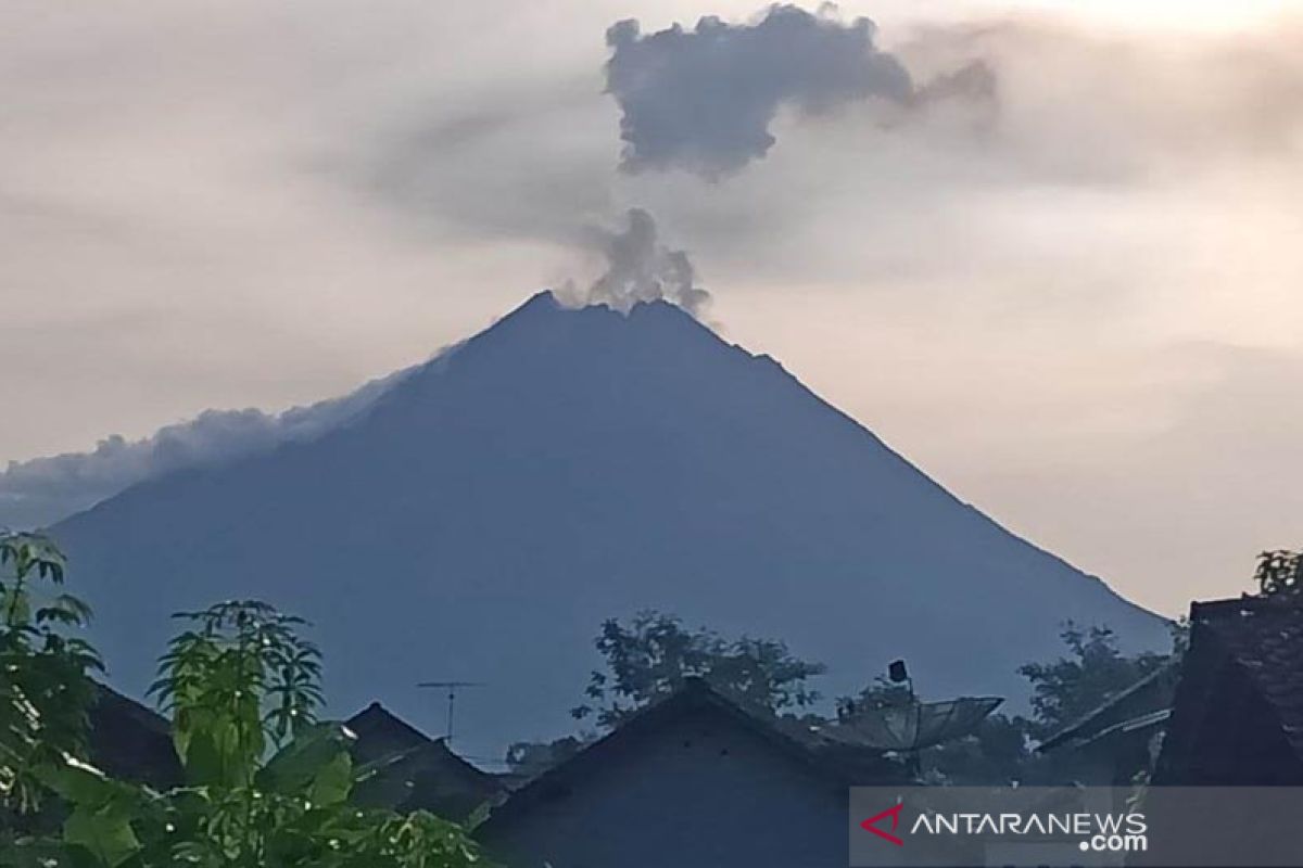 Pascaerupsi, aktivitas warga sekitar Gunung Merapi berlangsung normal