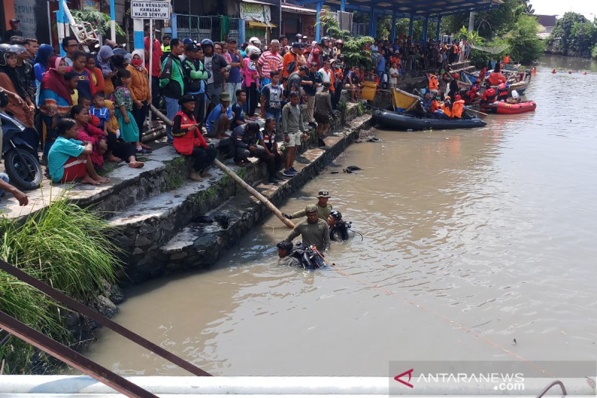 Petugas kembali temukan seorang korban tenggelam Sungai Pucang