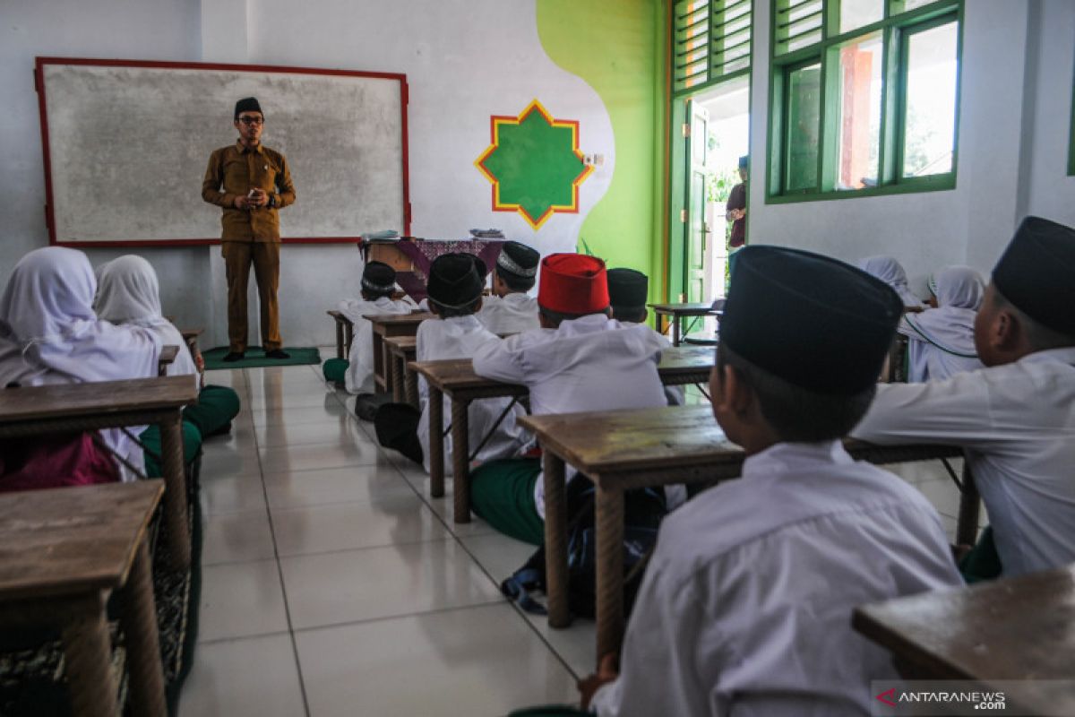 Presiden Jokowi : Beban administratif buat guru tidak fokus mengajar