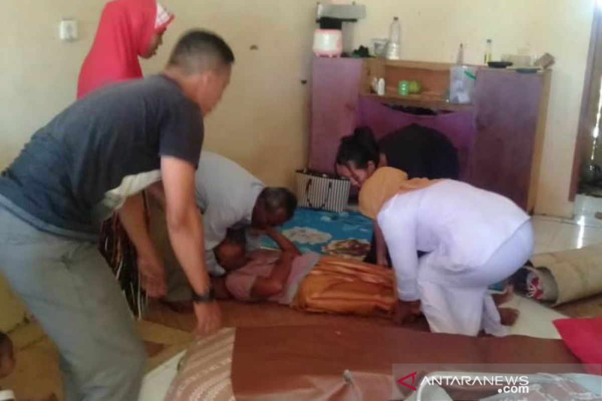 IRT lumpuh dibawa ke rumah sakit di Aceh Utara