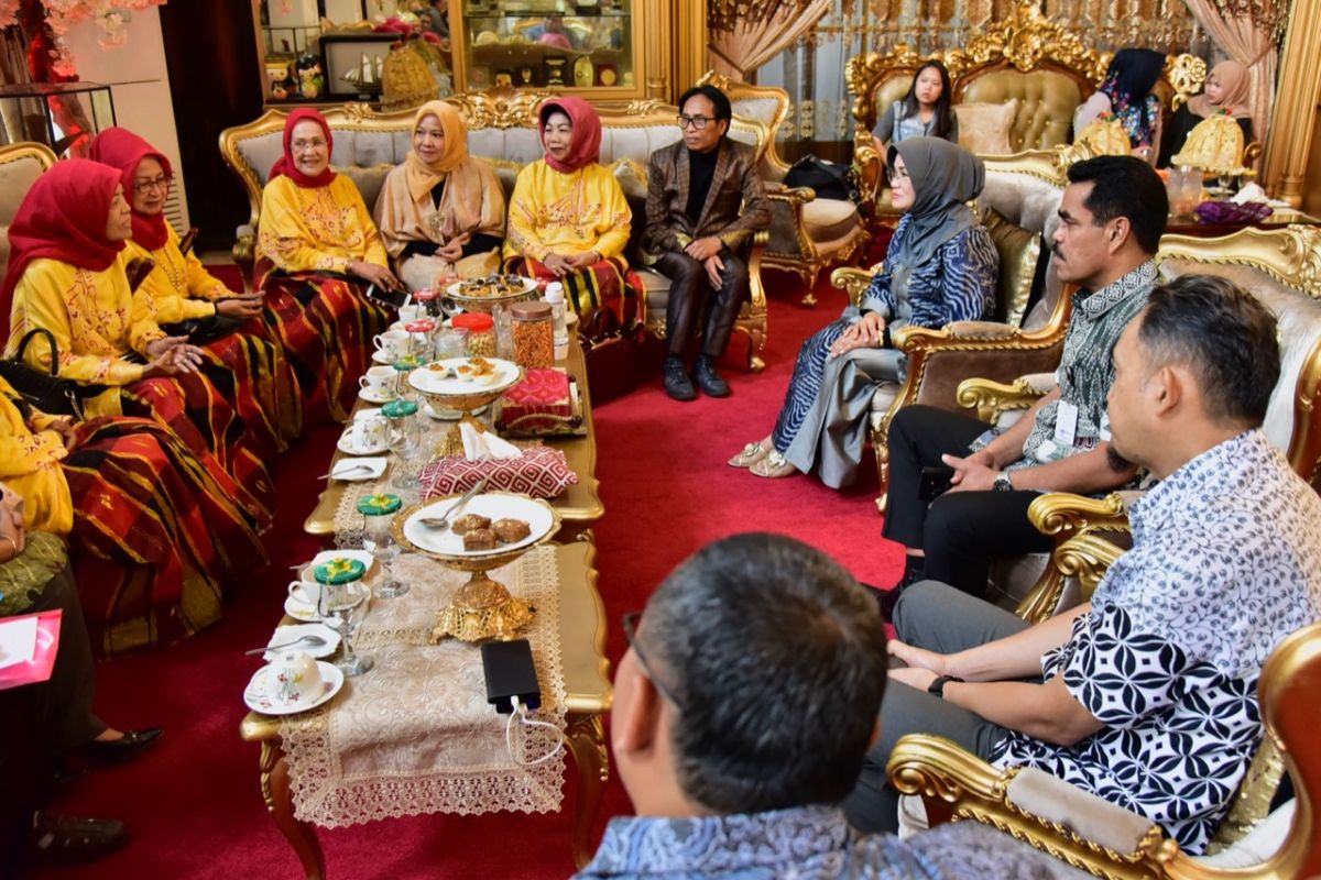 Dekranasda Sulsel dukung gagasan seragam khusus daerah berbahan sutera