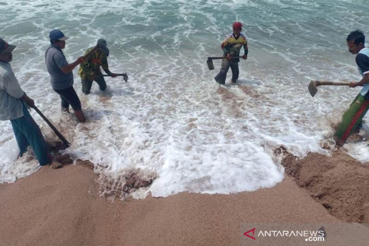 Warga gali muara sungai Krueng Sabee atasi banjir