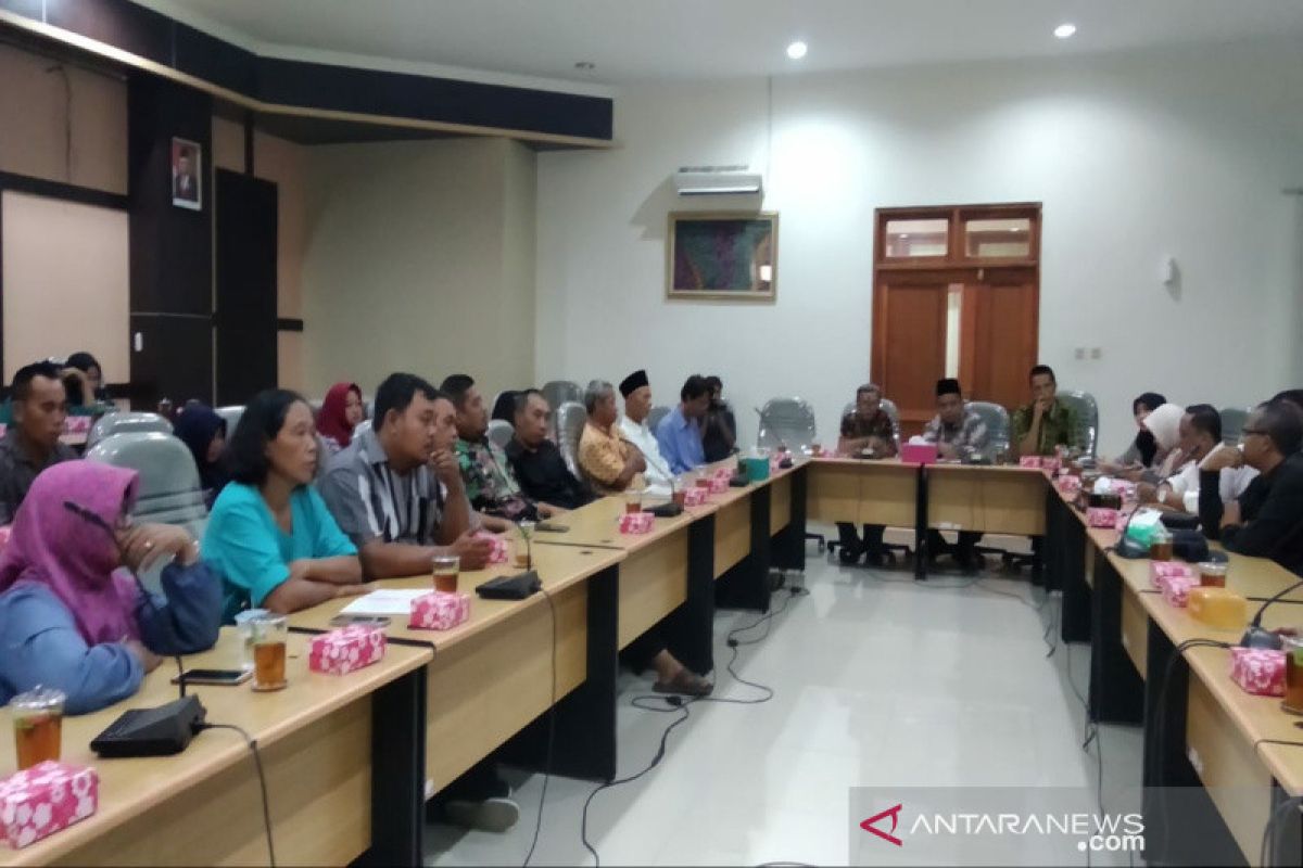 Pemkab Kulon Progo menolak pembebasan Retribusi Pasar Burung Pengasih