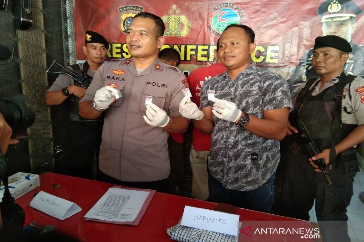 Polres Kendari tangkap dua pengedar narkotika jenis sabu-sabu