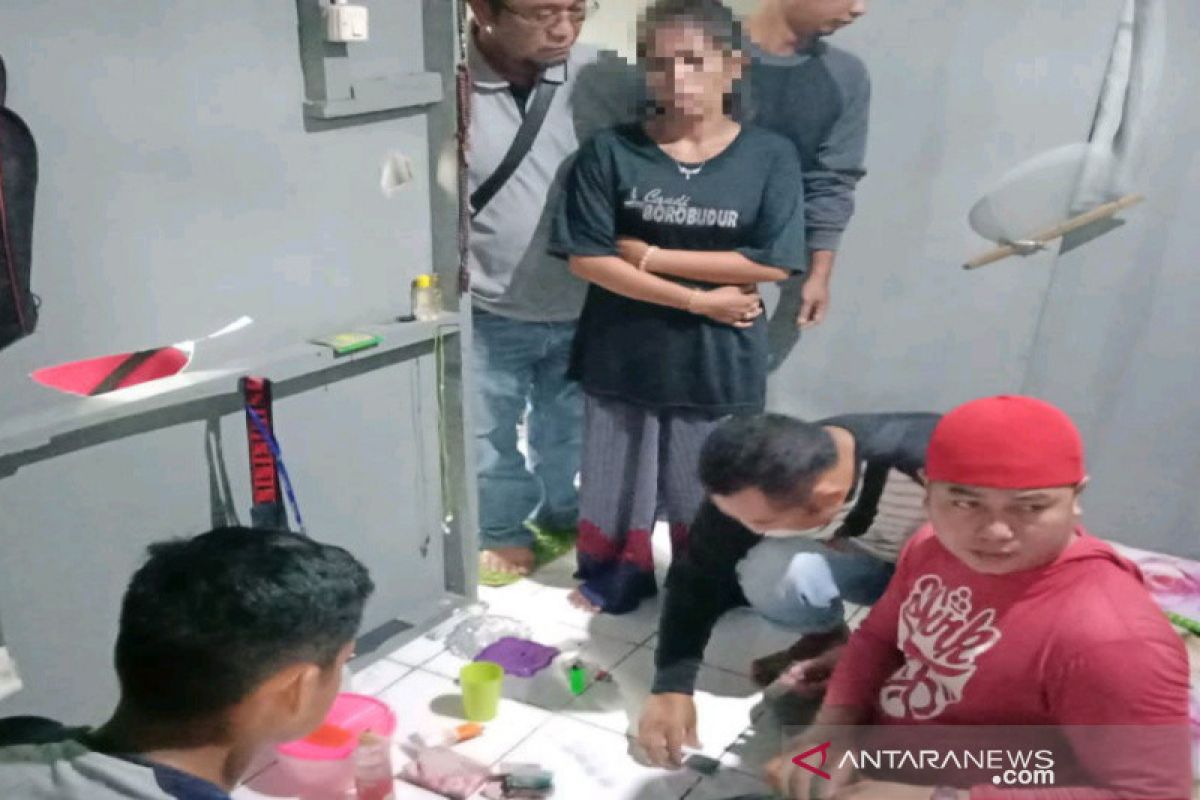 Polisi tangkap suami-istri jadi pengedar narkoba "plus"