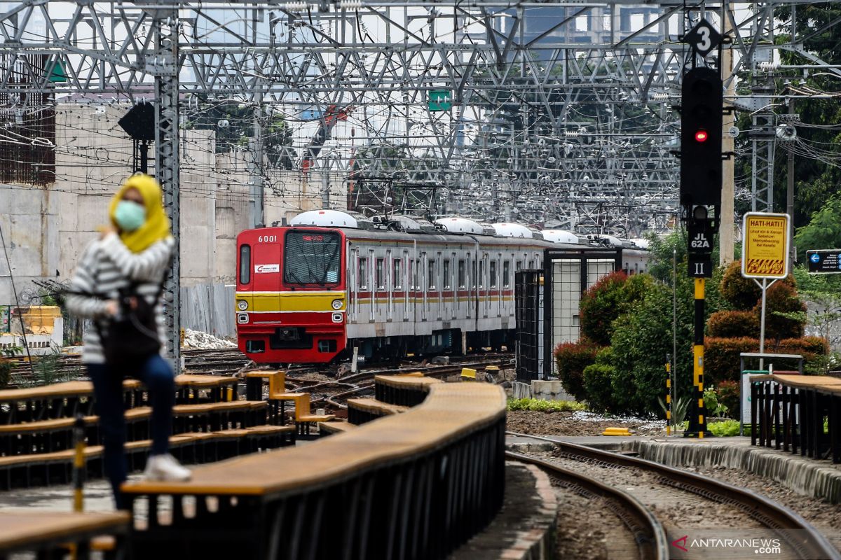 Sempat tergenang, layanan KRL berangsur normal