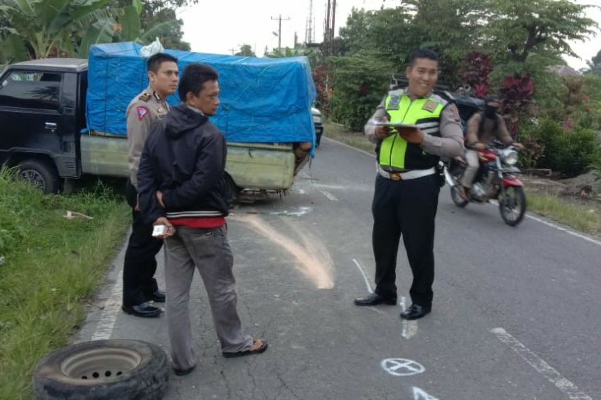 Dua mobil pick up tabrakan di Simpang Panei Simalungun