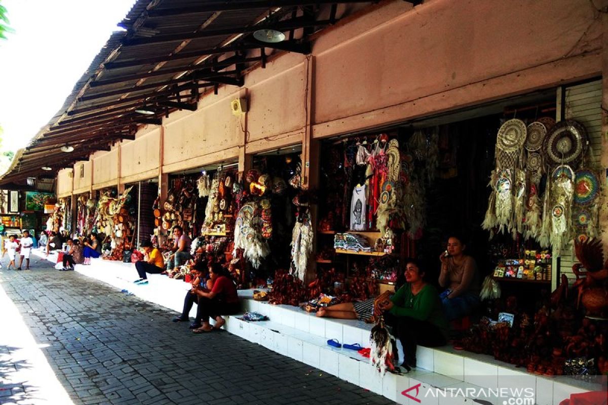 Pasar seni Guwang-Gianyar sepi pembeli, akibat Corona