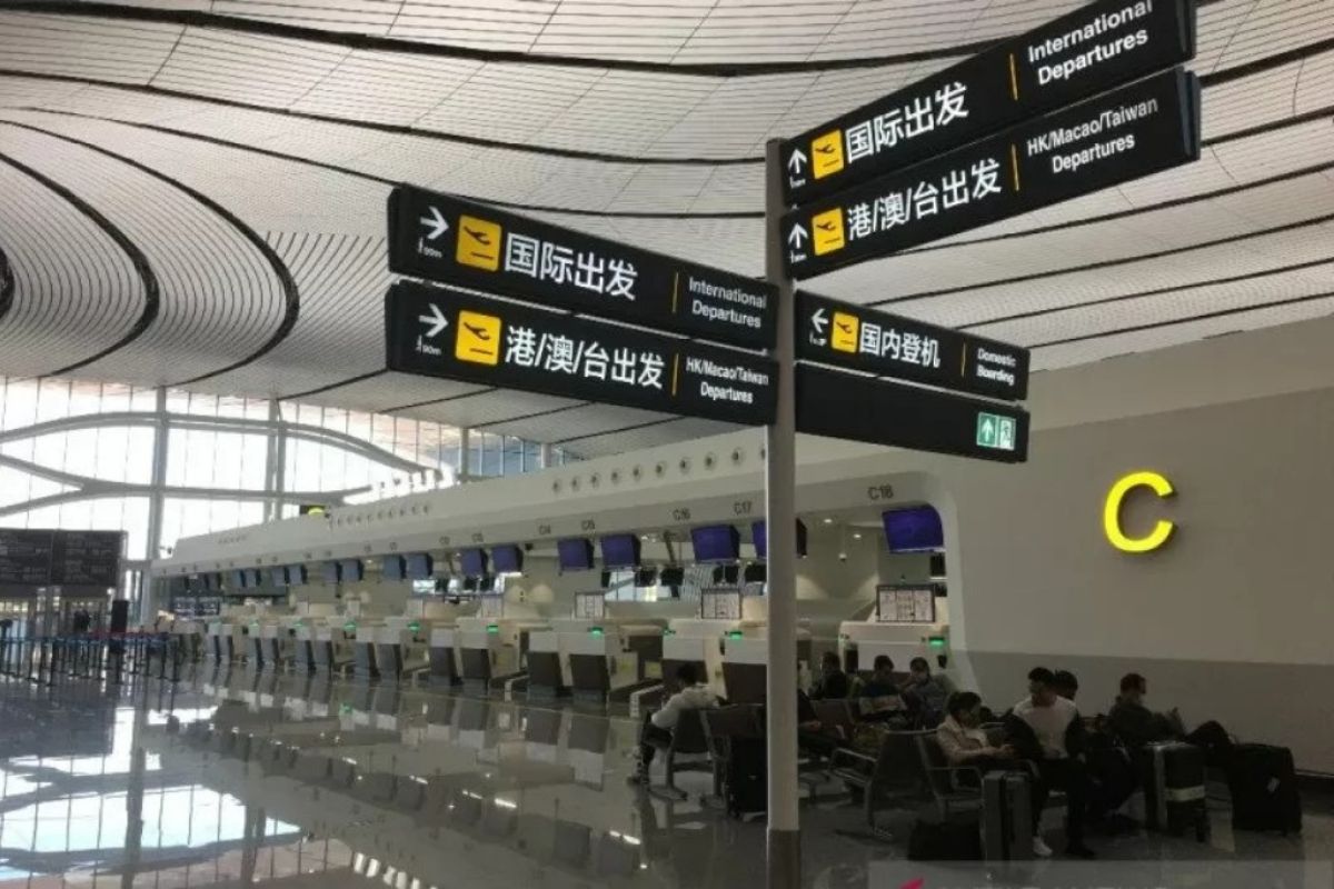 Maskapai batalkan penerbangan ke China hingga Maret