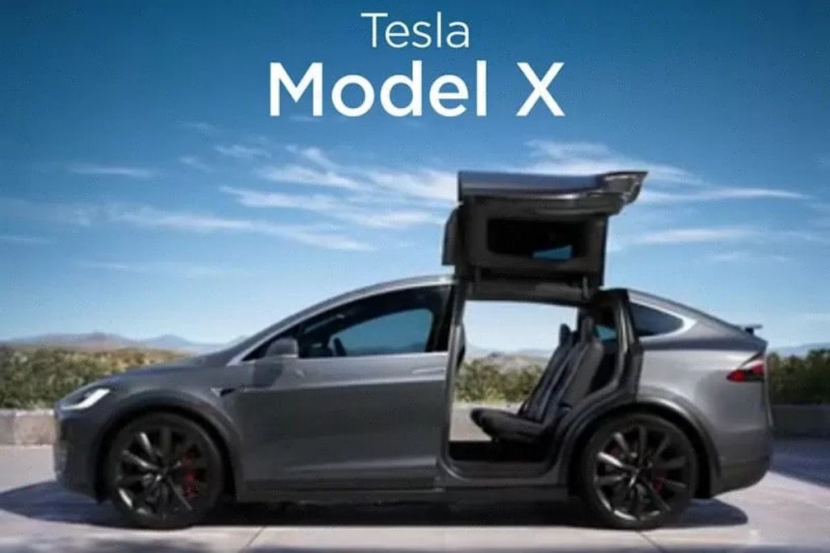 "Power steering" bermasalah,  ribuan Tesla Model X ditarik